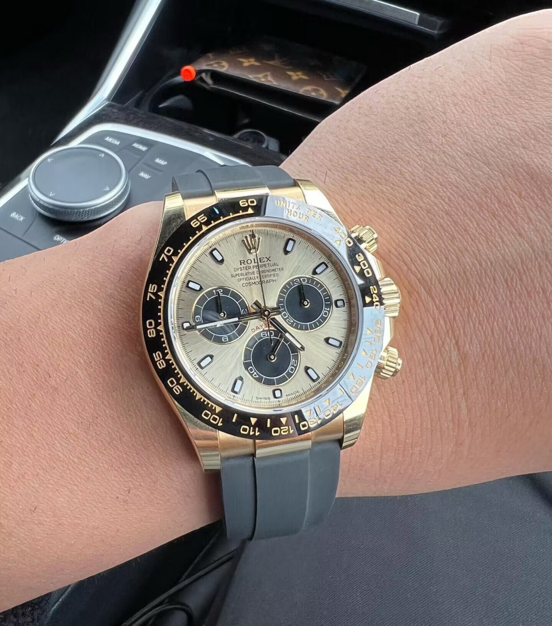 超高颜值的迪通拿余文乐,轻松盘下 终于到手了劳力士迪通拿 余文乐,真