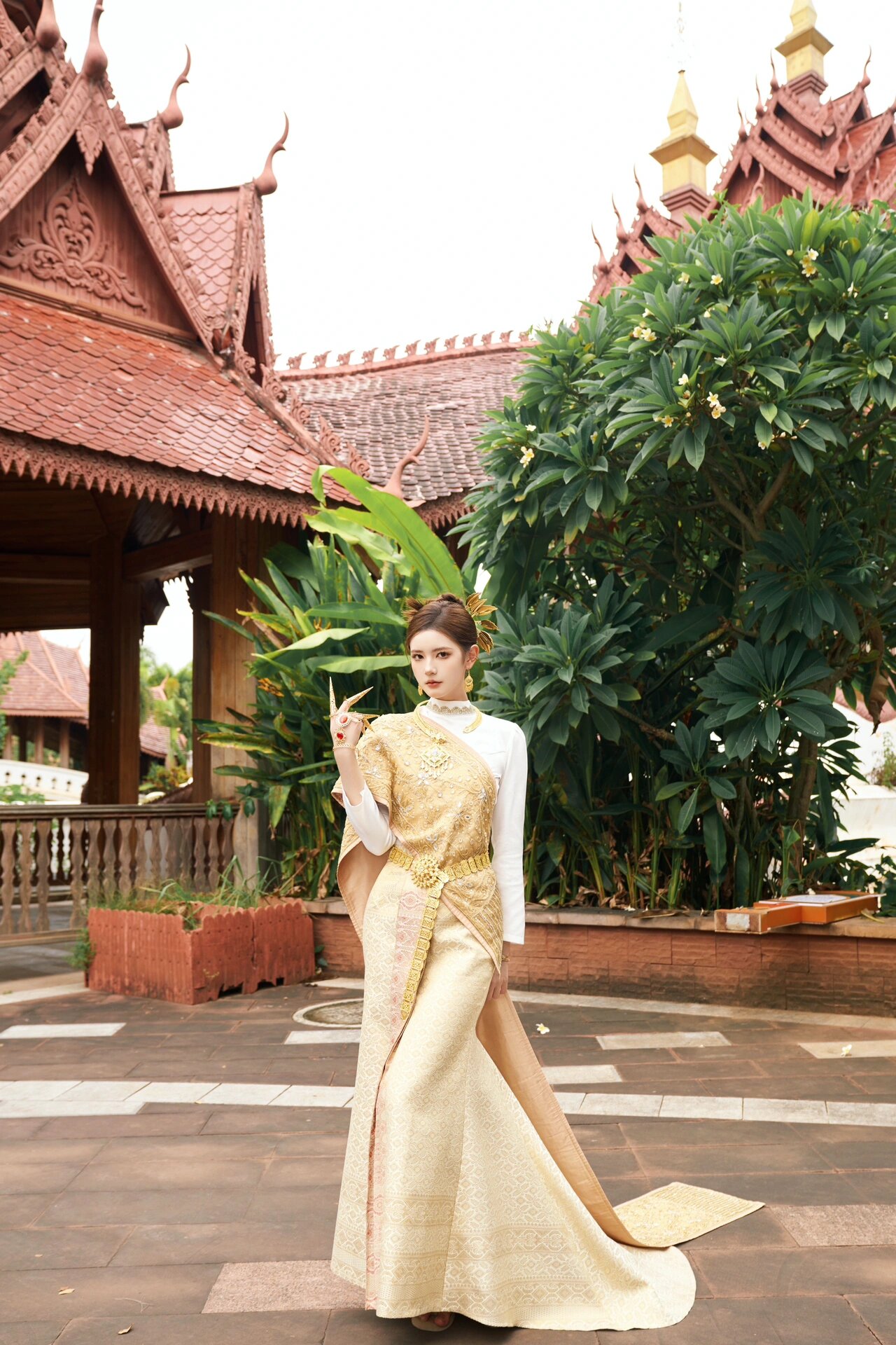 气质非凡的傣王妃 带你认识这位气质非凡的傣王妃!
