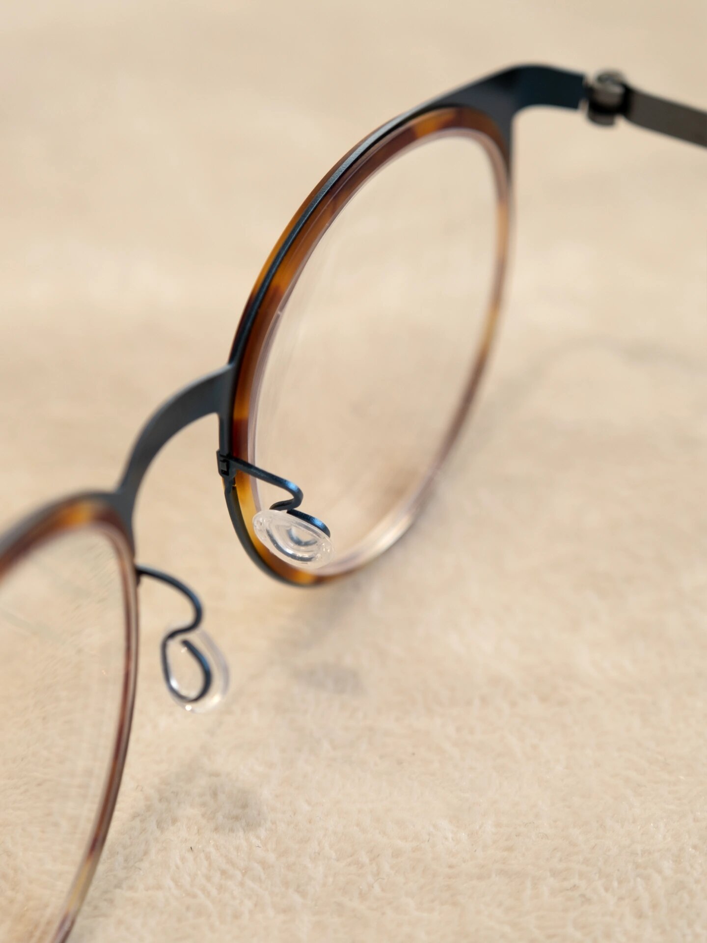 镜架: 9704 尺寸: 48-22-135 镜片: 豪雅锐美3s 1