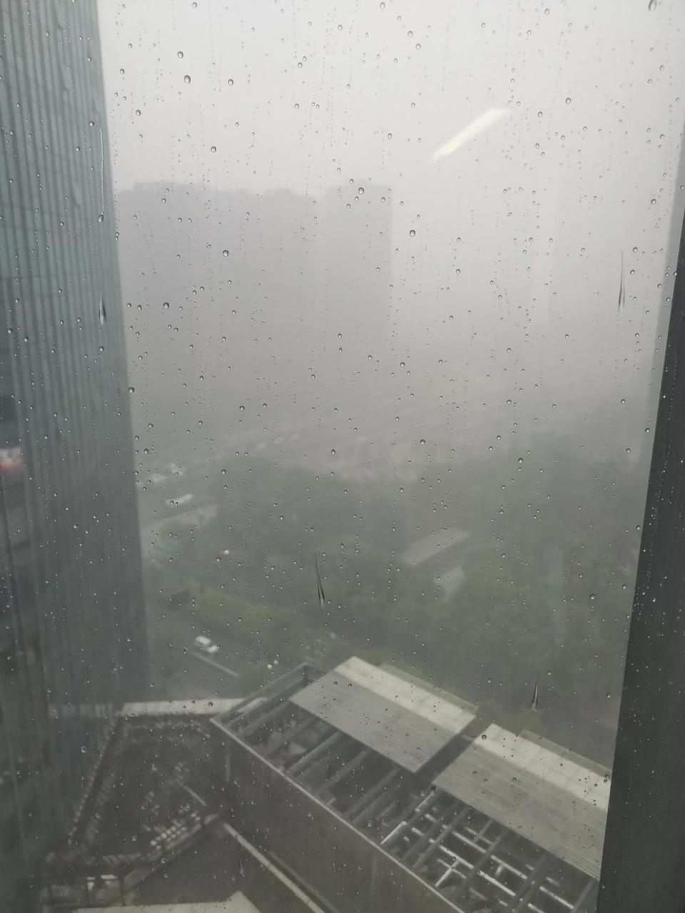 昨天晚上,杭州旁边的嘉善县降雨量,已经超过了720的郑州!