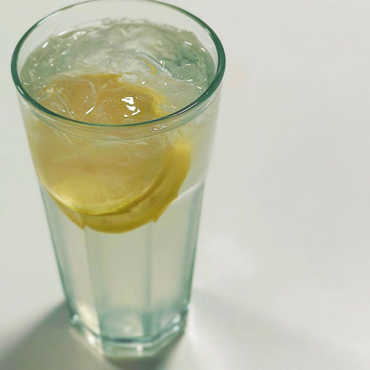 9297调酒分享|gin fizz 步骤: 16615雪克杯中加入45ml金酒