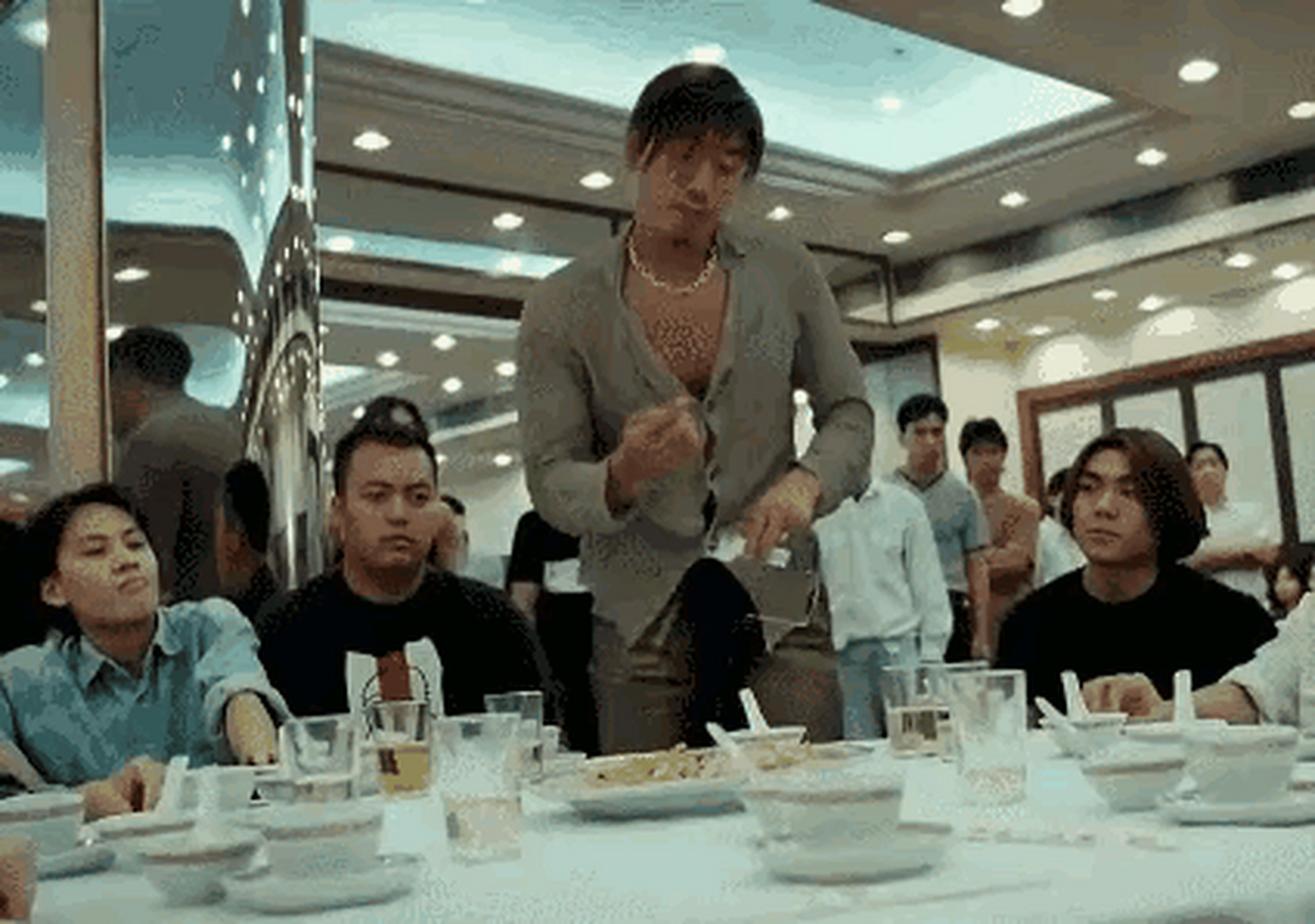 当年乌鸦哥张耀扬这一经典掀桌子桥段还有多少人记得?
