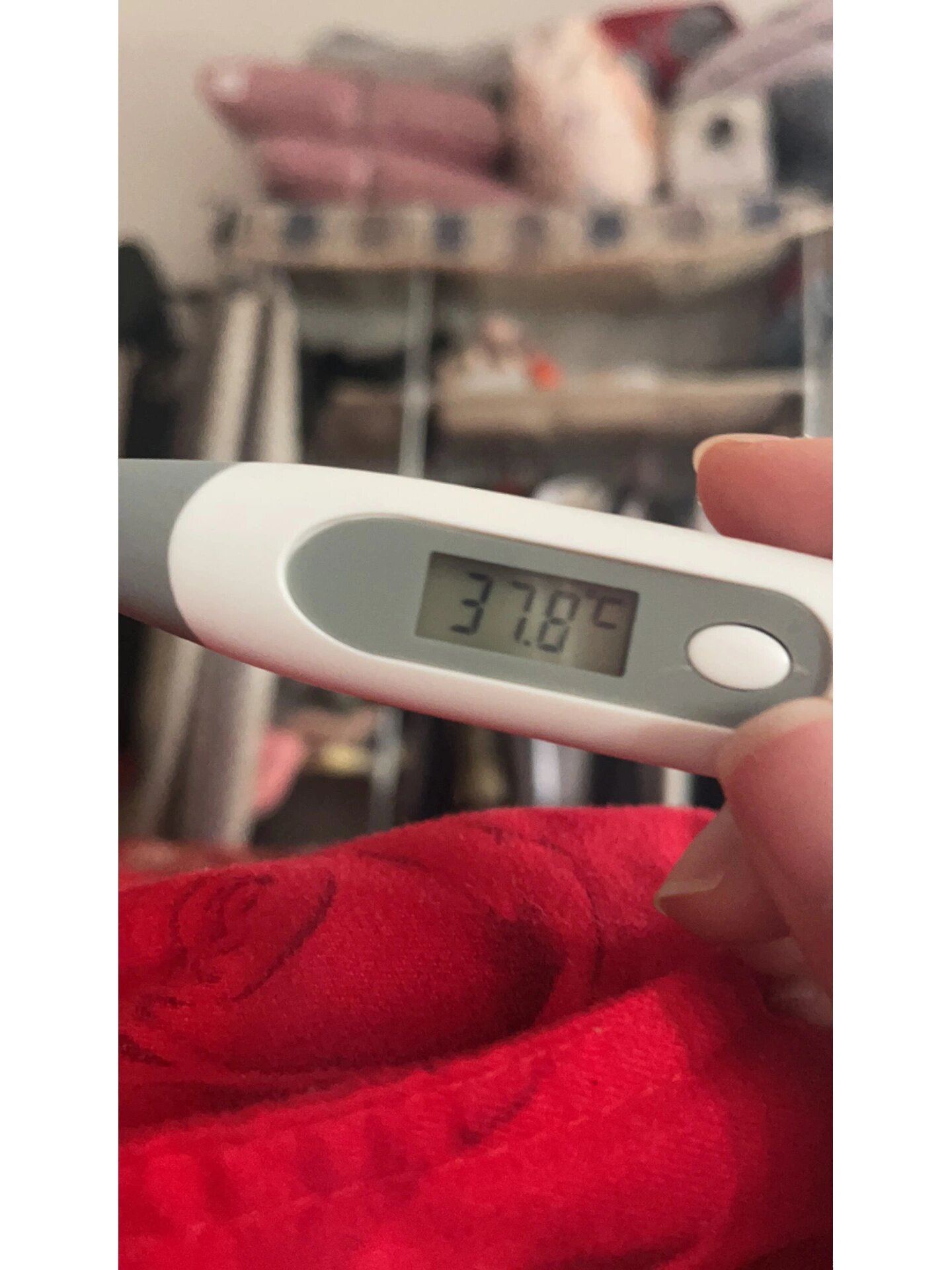 是不是怀了但是在发烧怎么办 今天早上醒就感觉身上很烫可是体温在