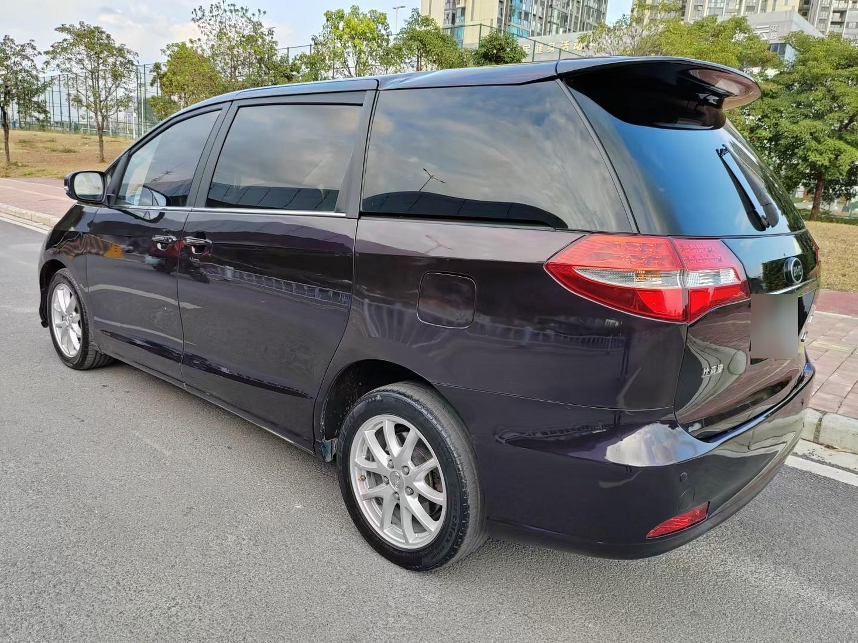 国产子弹头.2016年比亚迪m6,2.