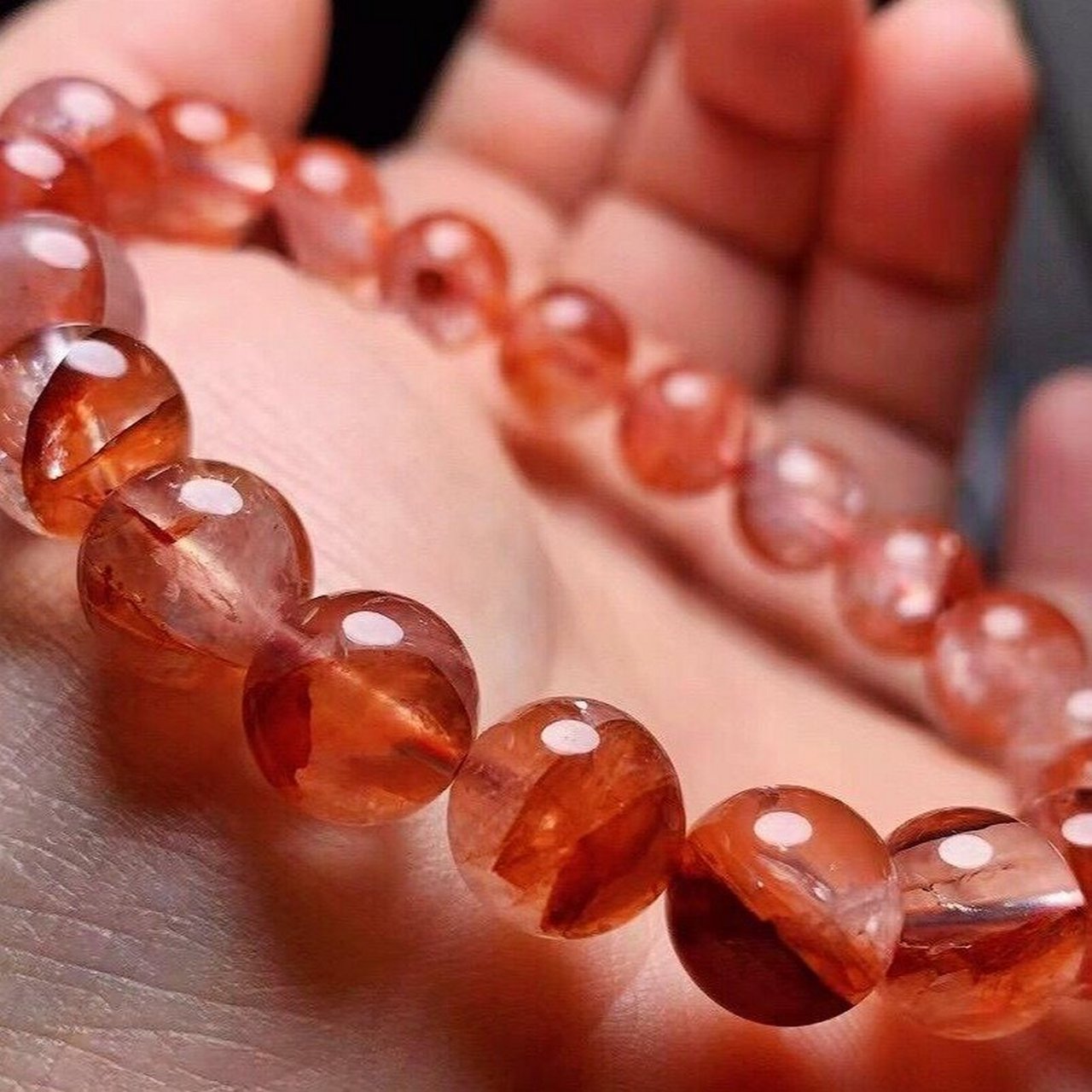 96纯天然水晶手串——红胶花96 99功效一:宁神静气 红胶花水晶