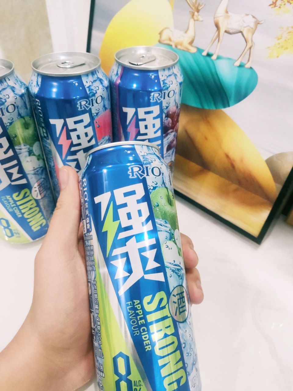 rio强爽 rio强爽是新推出主攻"酒劲十足"的8度酒.颜值爆,口感也不错.