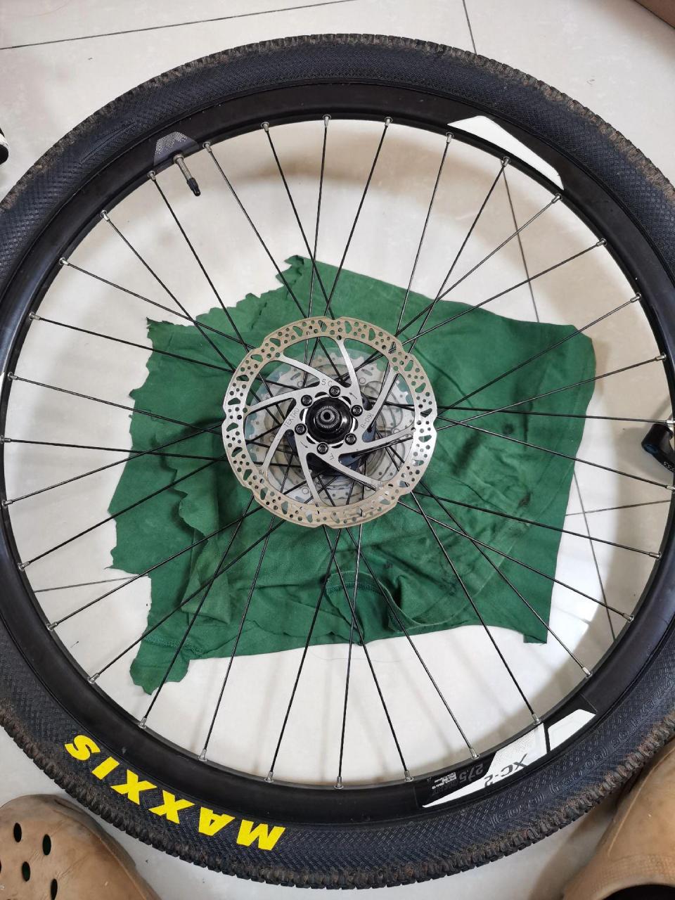 错怪了自行车大厂,原来这款塔基三个棘爪槽是不对称设计,只安装两个