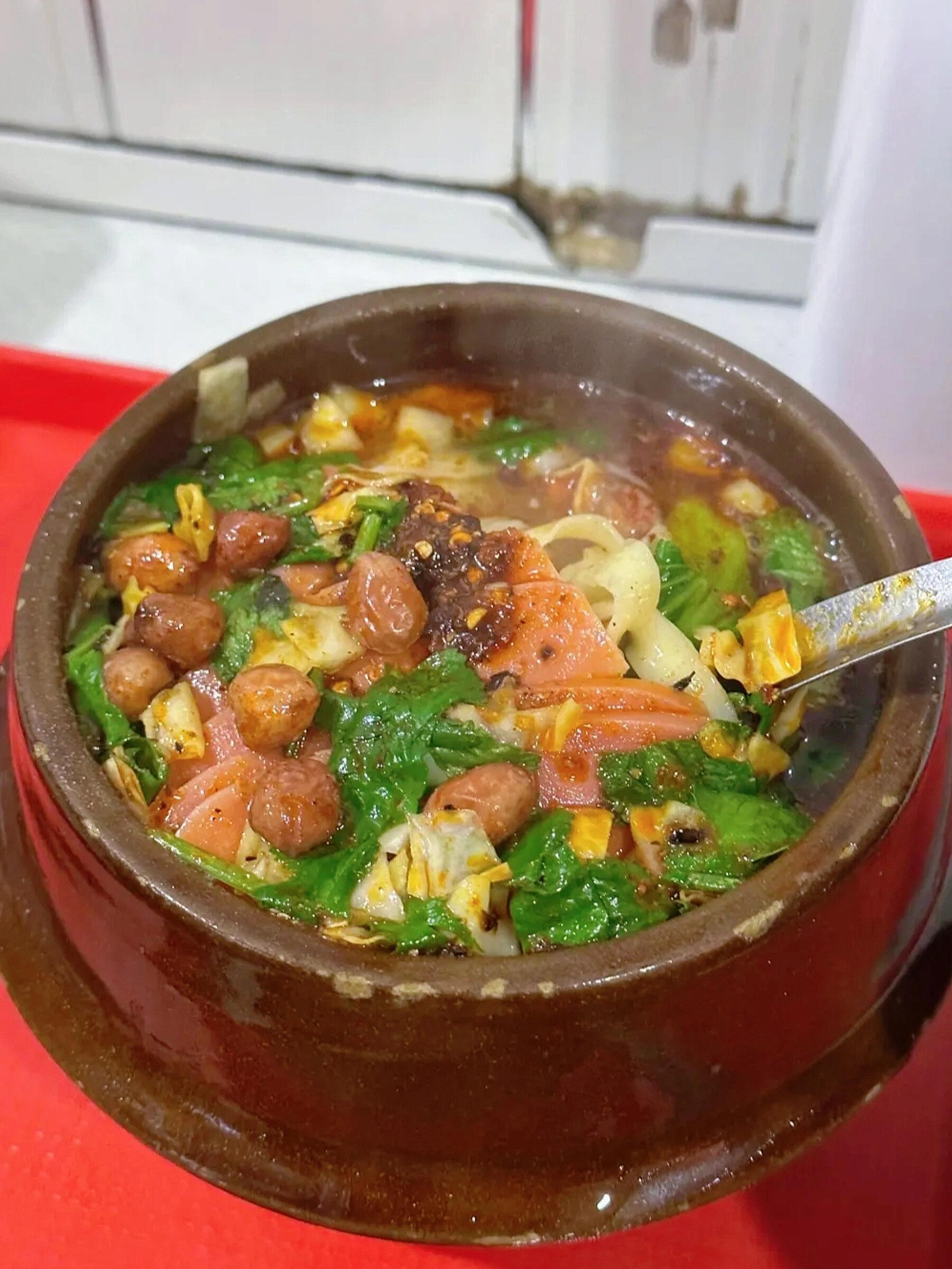 冬天吃罐罐面真的很幸福…… 这个真的就是软乎乎的,吃起来也很好消化