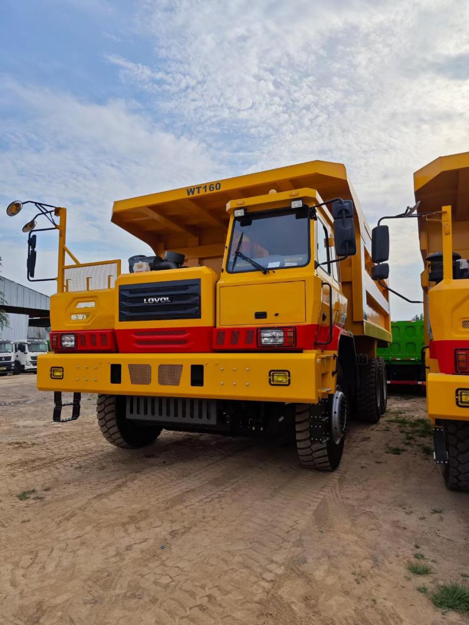 潍柴坦克宽体自卸车,潍柴8缸770马力,大箱长度7米,宽度4米,高度2米!