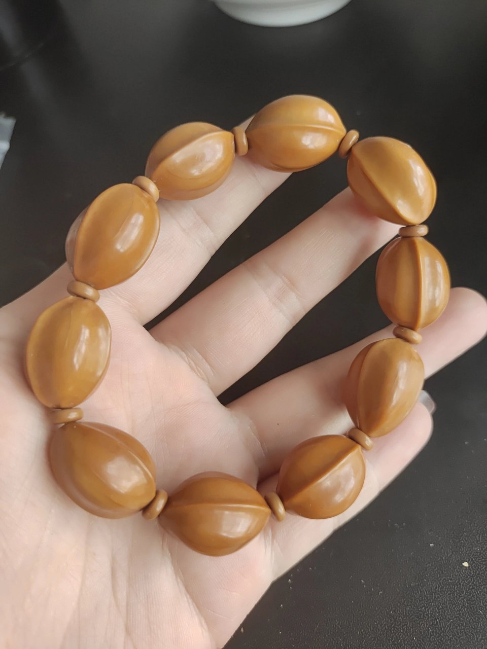 橄榄核鲨鱼背手串|69.