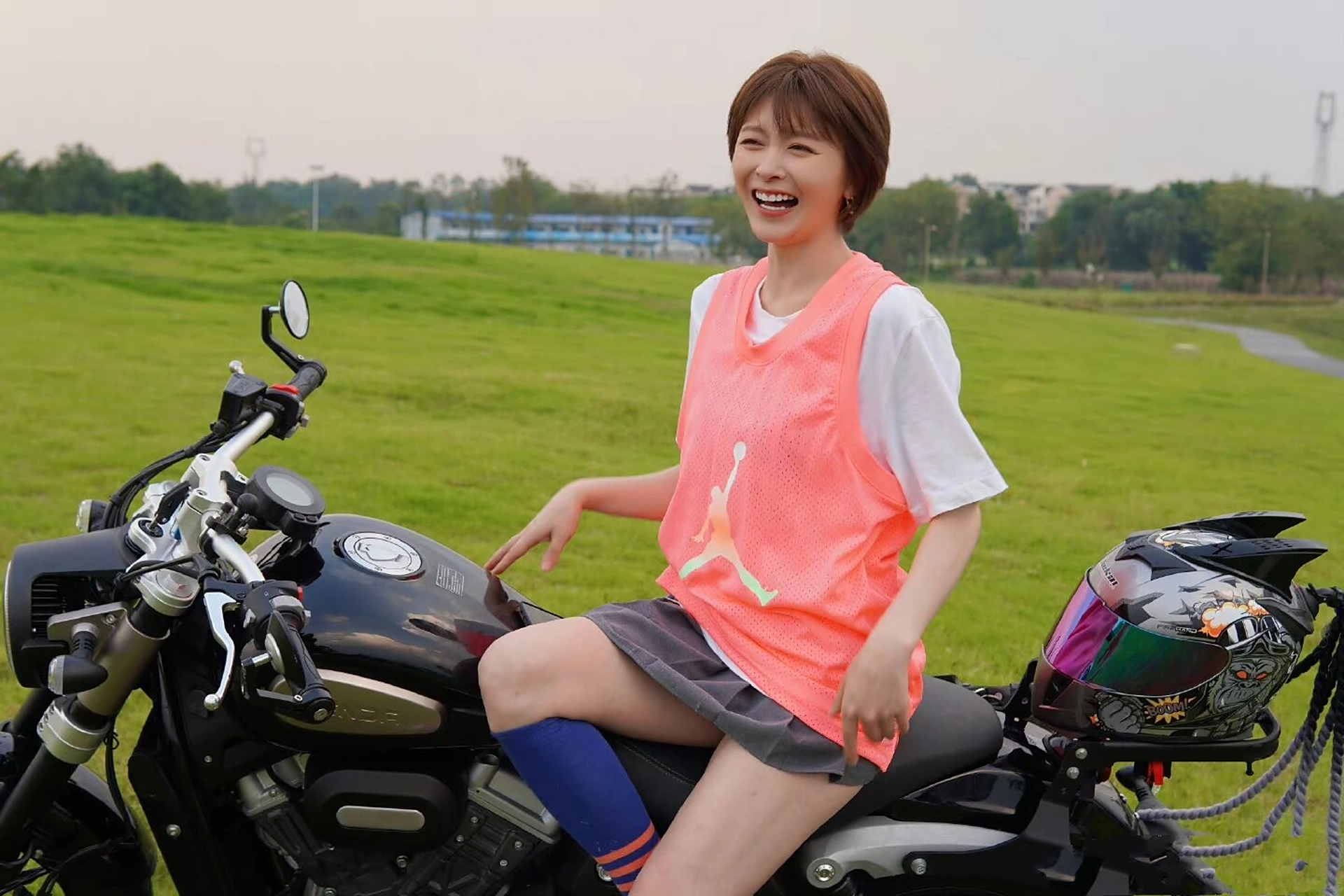 李萌萌大美女啊! 本人非常喜欢的女演员,要像她一样,每天笑口常开啊!