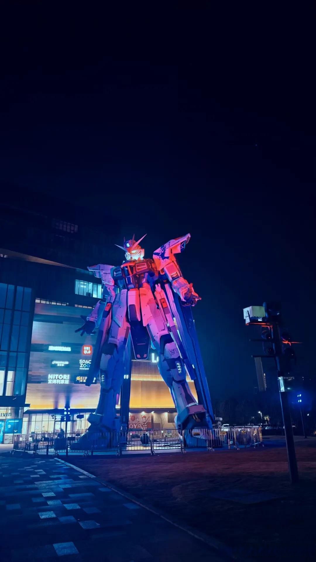 看看上海的自由高达,和日本东京的高达有的一拼,是正版的高达