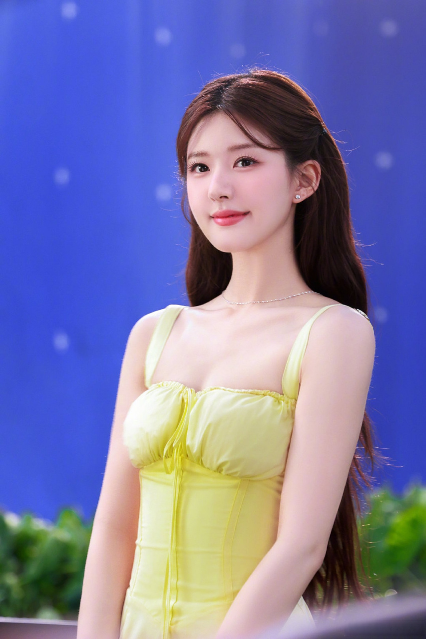 赵露思#98#赵露思1109生日快乐# 赵家有女露华浓,思君心切演真情.