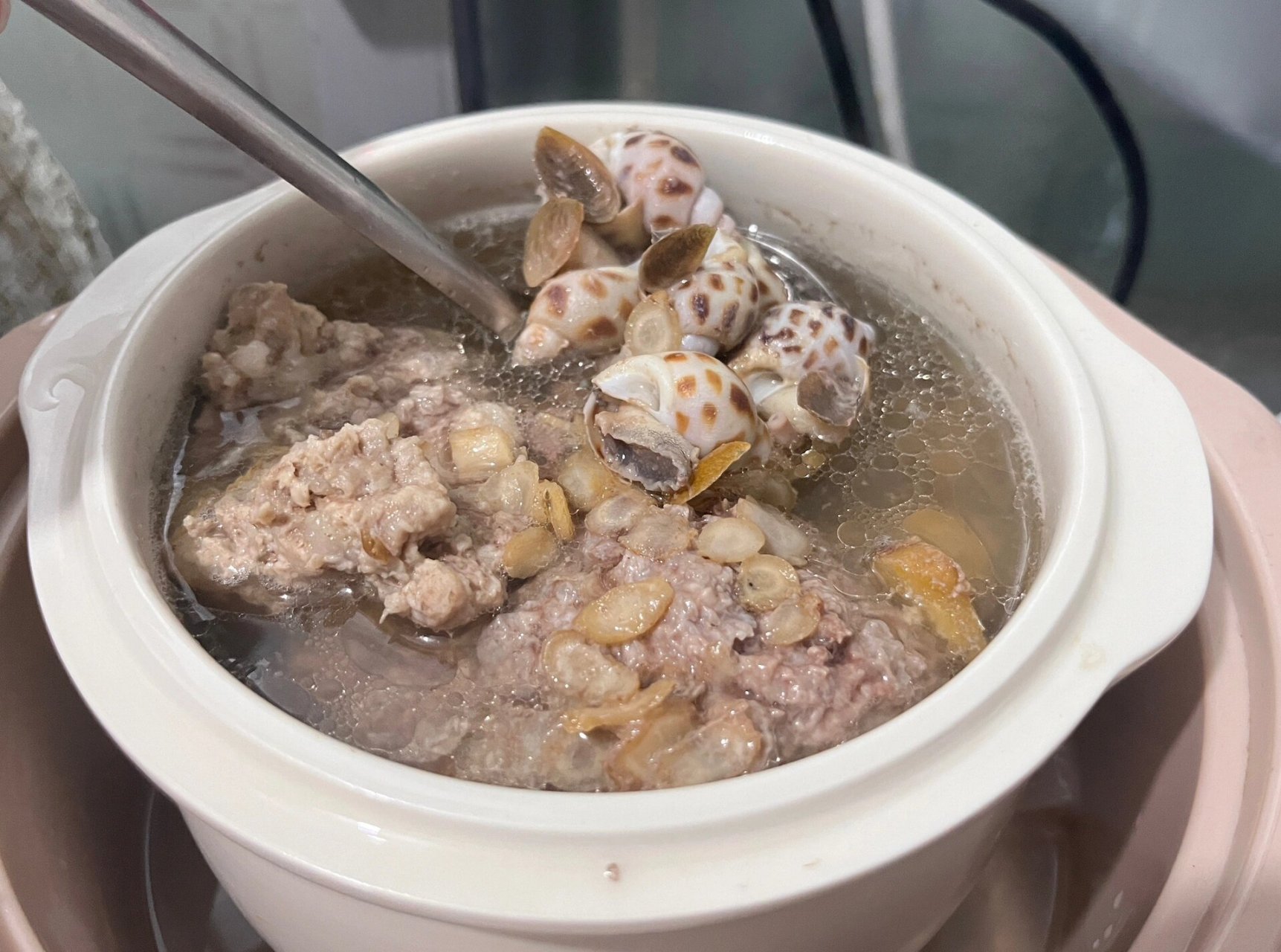 闽南人都会的花螺肉泥汤 很多酒席都有这个汤,今天自己炖放了点西洋参