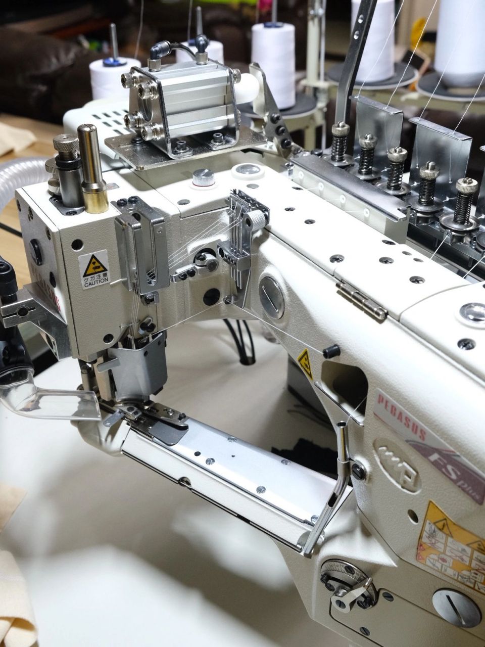 飞马四针六线拼缝机 学缝纫开始以后,就是各种入机器,我的第四台缝纫