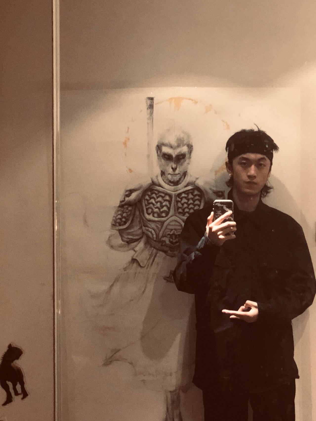 小名妞妞～ 摔摔77之前分享过他的画,他喜欢画画,但是我觉得他的自拍