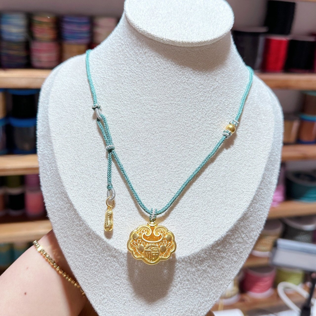 小金锁这样编真的很绝很显白呀~项链编绳 小金锁编绳项链 手工项链绳