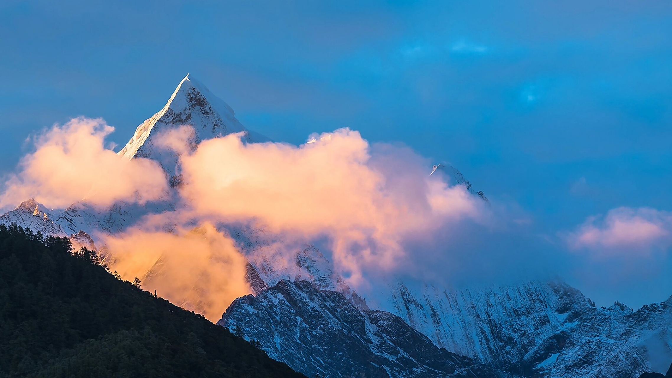 日照金山,,电脑壁纸来一波 图来自 01:壁纸阿优