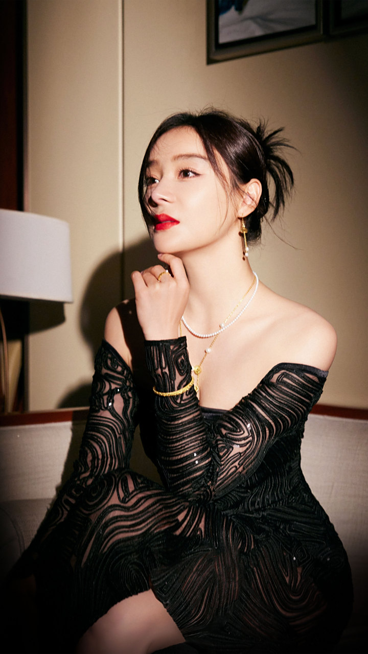 袁姗姗红唇抹胸黑裙优雅亮相品牌活动写真壁纸