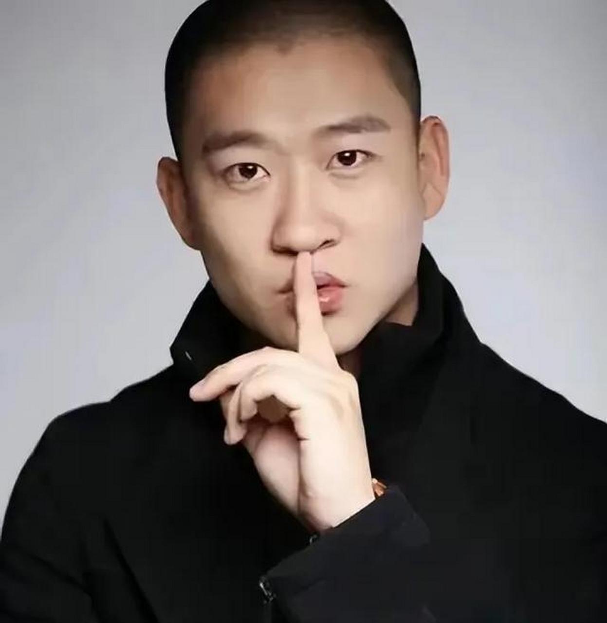 沈阳头条 4月7日,知名男星曹云金现身沈阳,投钱开设了一家实体店面馆