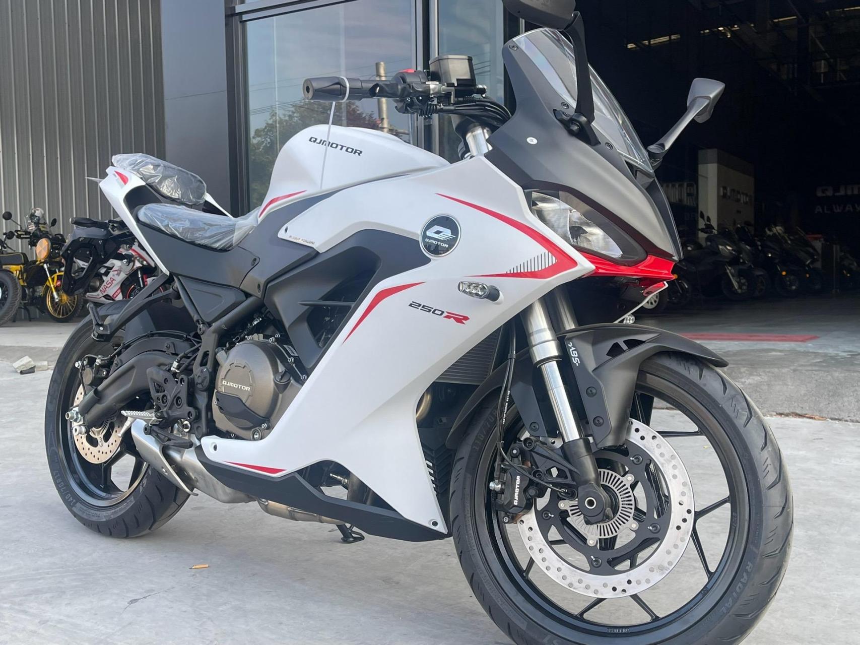 2024款 赛250 燃擎版  双缸250,首付只需1999,即可提车