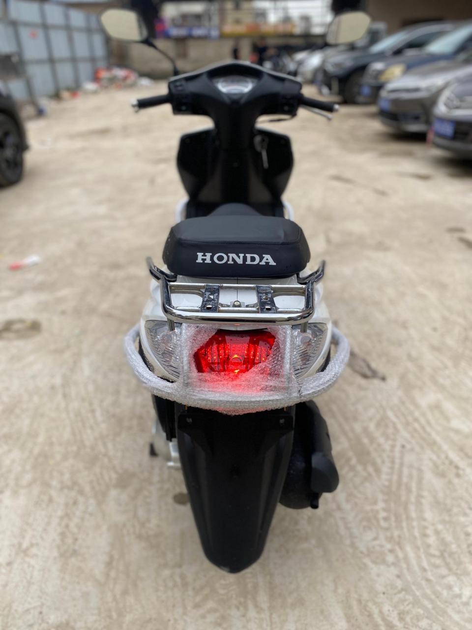 新大洲本田 125电喷dio(f1)   18年(无拆机头)车况精品 实表1.