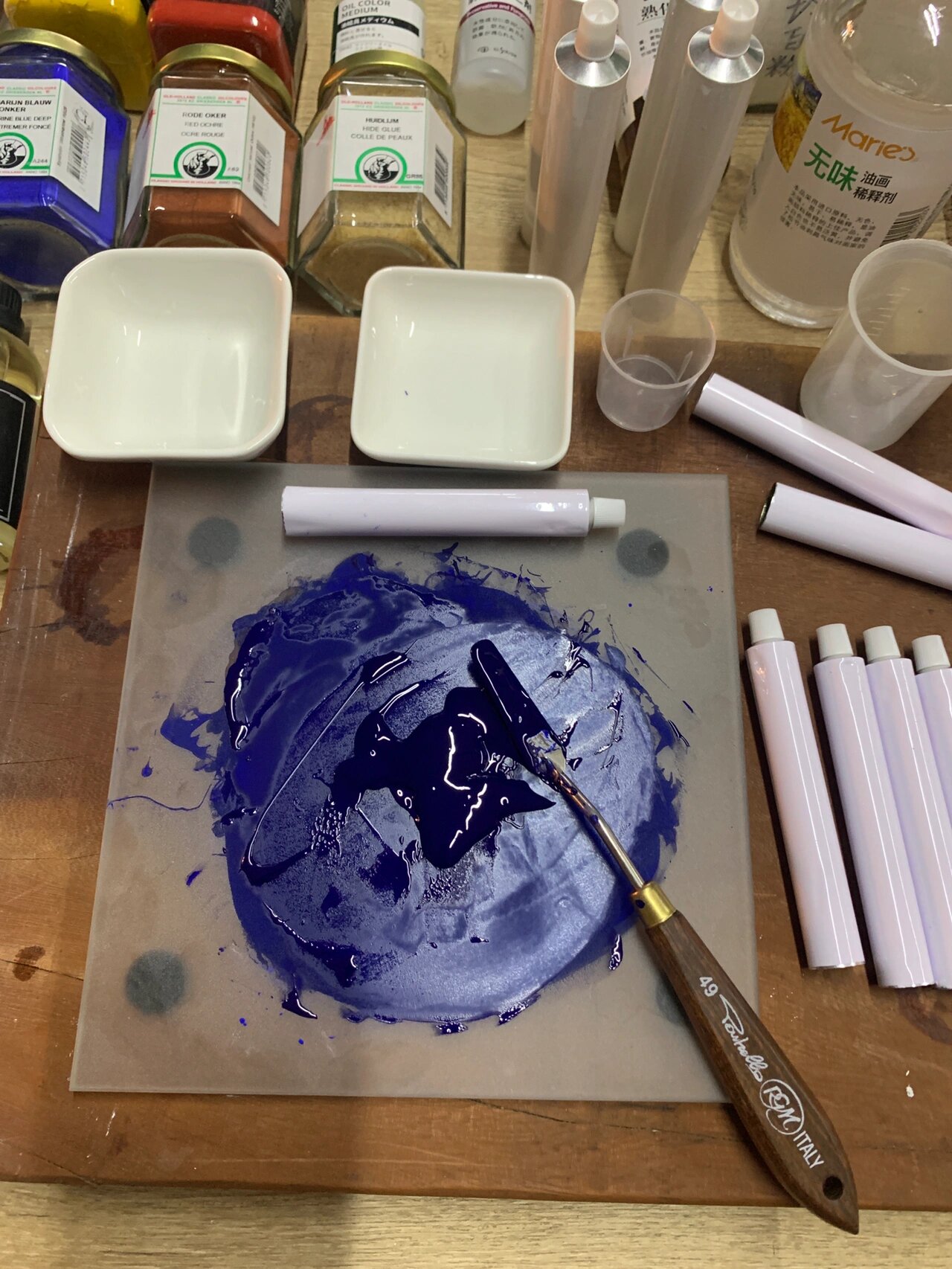 自制油画颜料 本来是用色粉来画坦培拉的顺便制作一下油画颜料,后面会