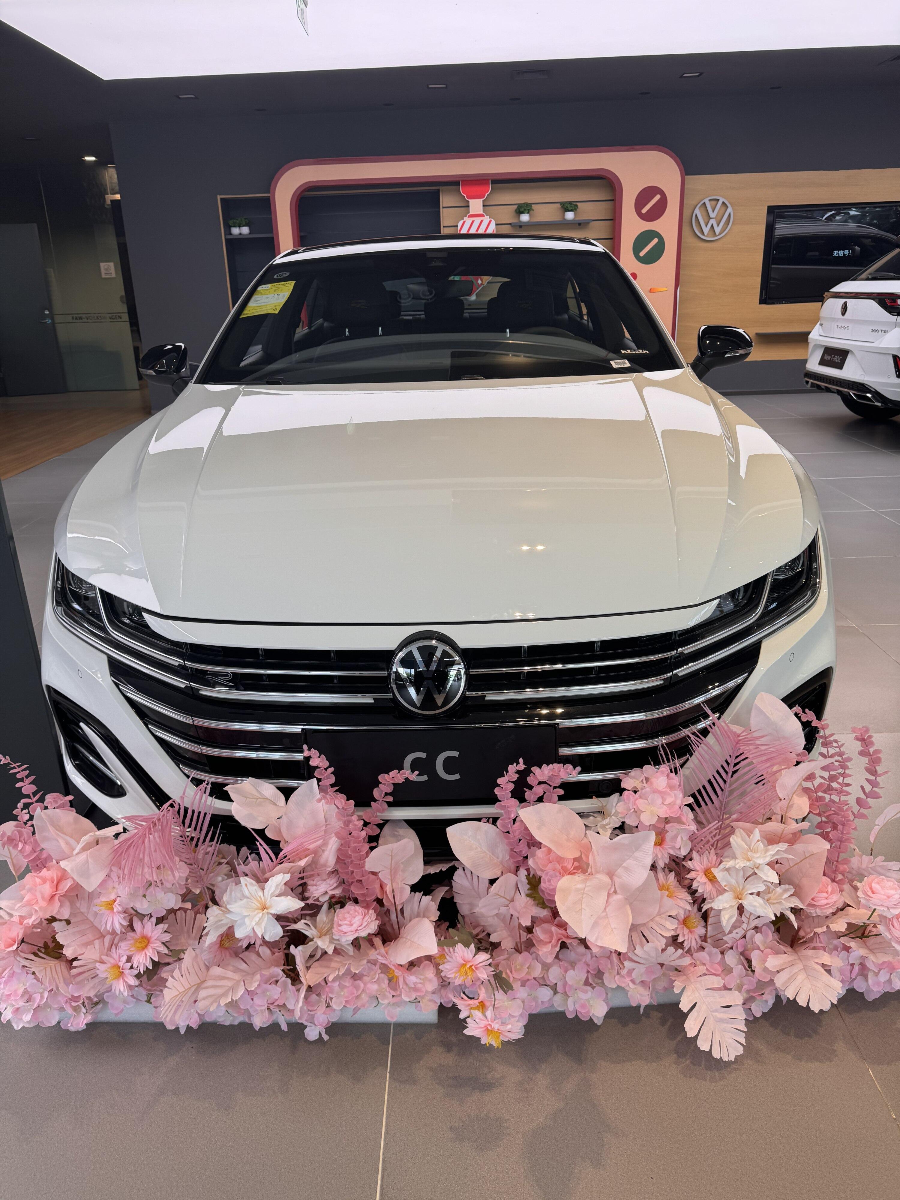 爱了爱了!一汽大众cc白色款绝美外观!