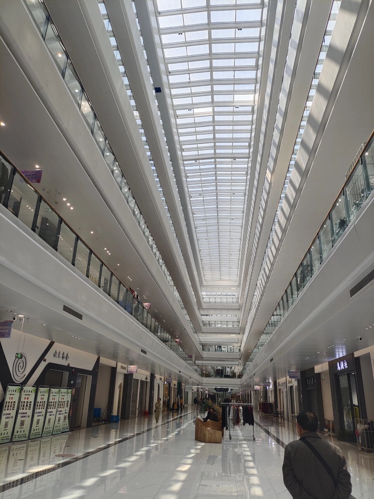 推荐淘外贸服装好去处～平湖时尚中心