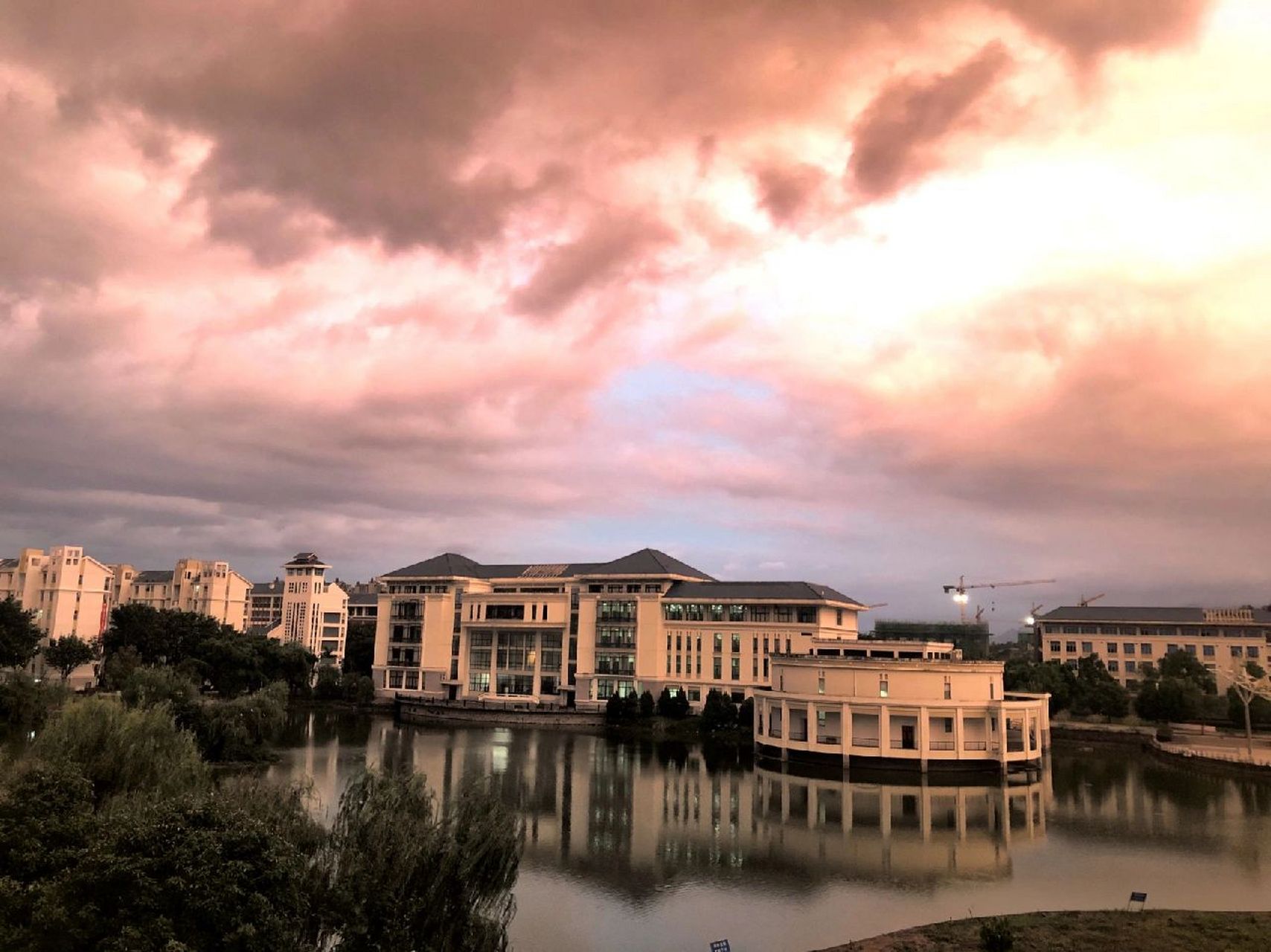 关于福建卫生职业技术学院 关于闽卫院的优点 ①入学的时候会给专业开