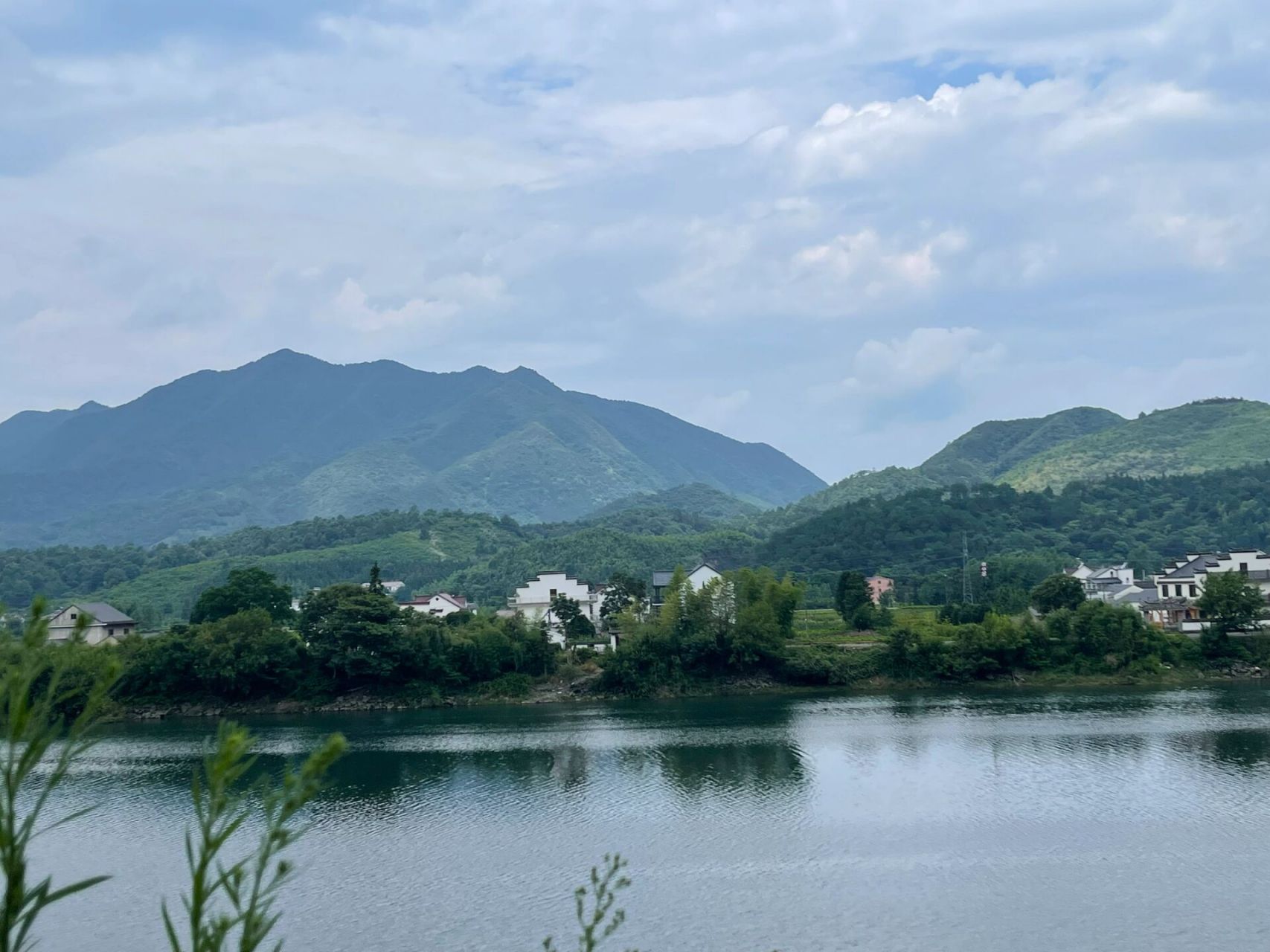 泾县月亮湾攻略贴 1,南京出发,导航目的地:月亮湾风景区,属于皖南川藏