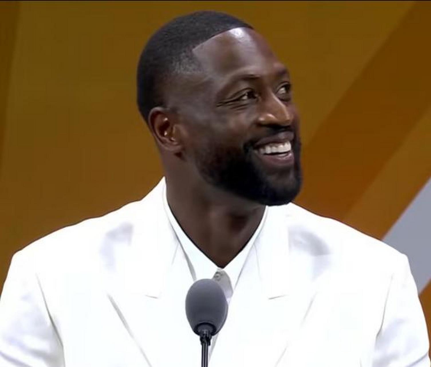 没想到啊,韦德nba名人堂的引荐人居然是艾弗森(好久没听到关于"答案"