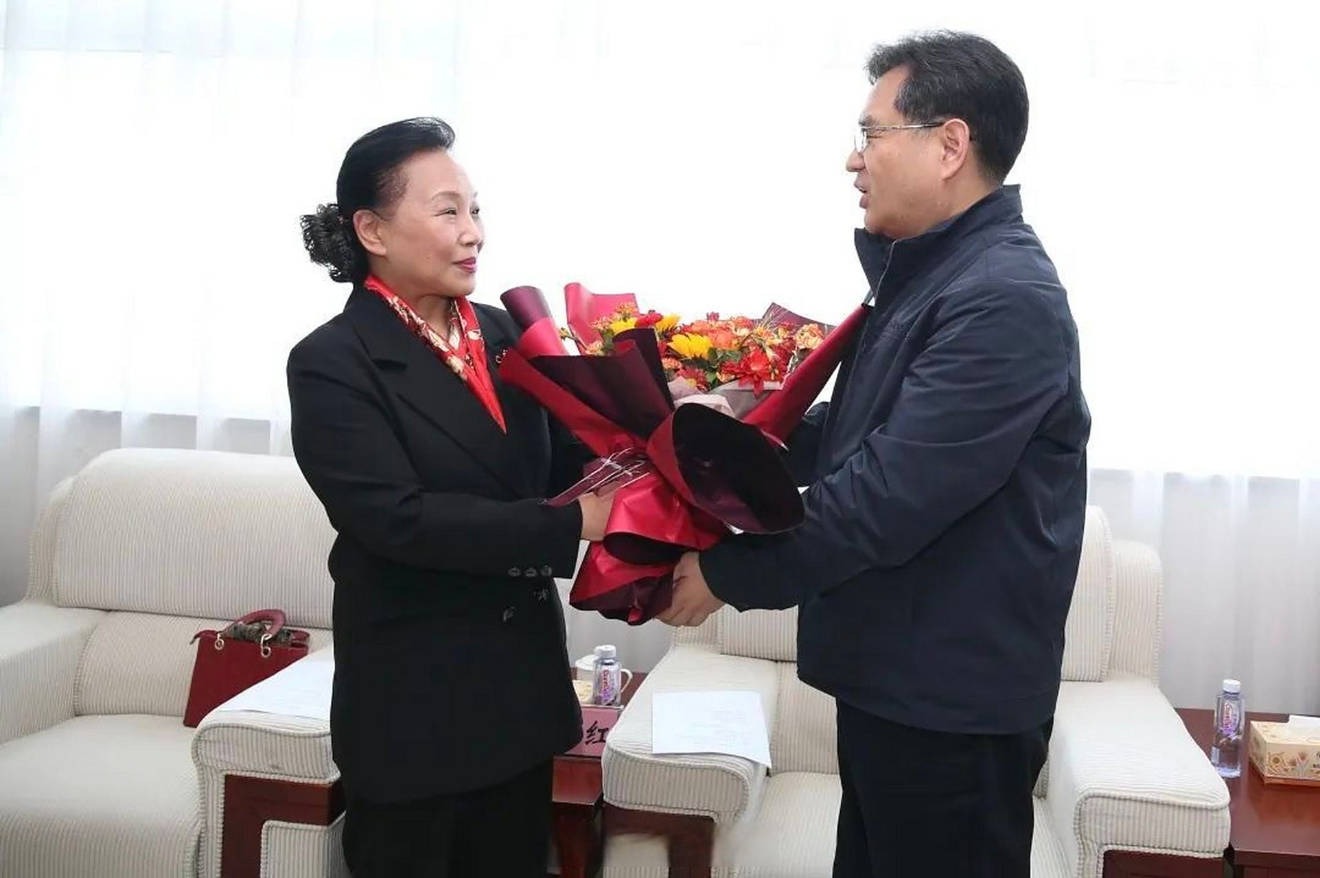 全国劳动模范李素丽来洛阳公交集团传经送宝】学习劳模精神,凝聚奋进