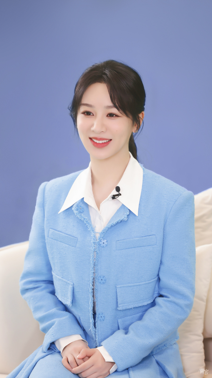 杨紫 | 9796919192  杨紫蓝色小香风套装