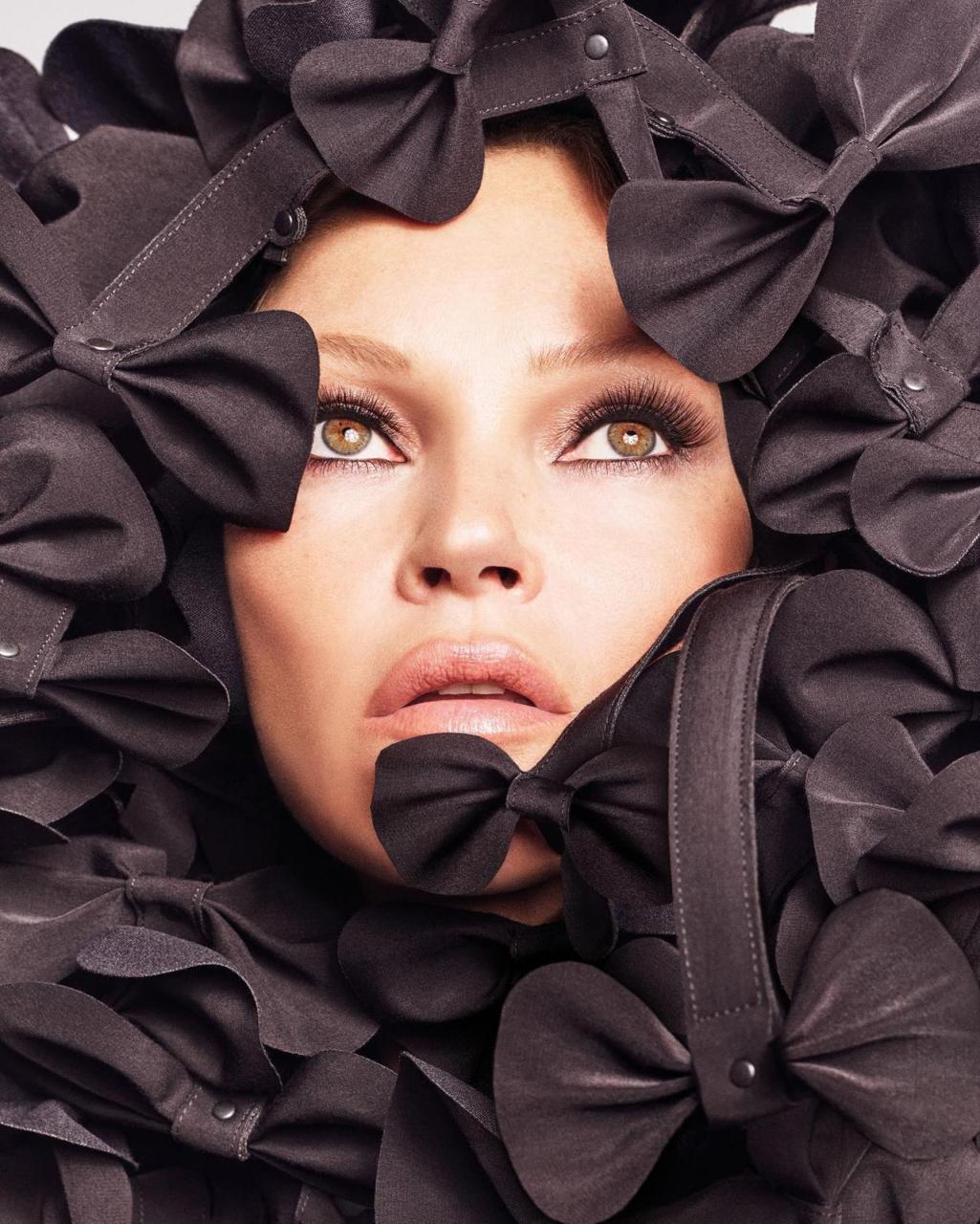 kate moss 是历史上登上英国版《vogue》杂志封面最多的模特.