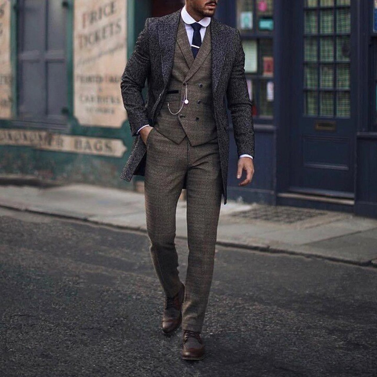 西装定制丨男士正装丨职场穿搭丨男士穿搭 · 西装绝对是成熟男性的