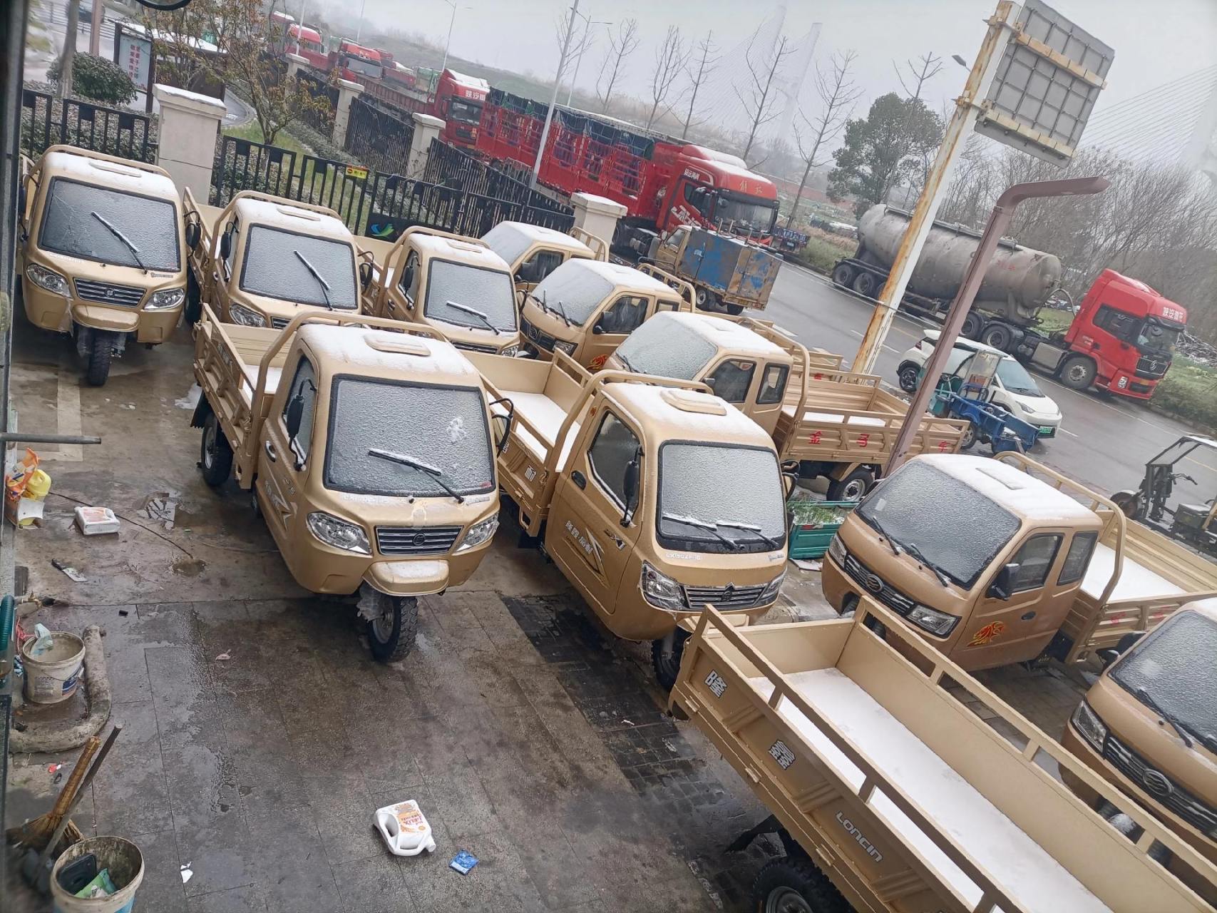 大金马四缸三轮车,大金马五轮车. 隆鑫单缸中轴发动机车型.