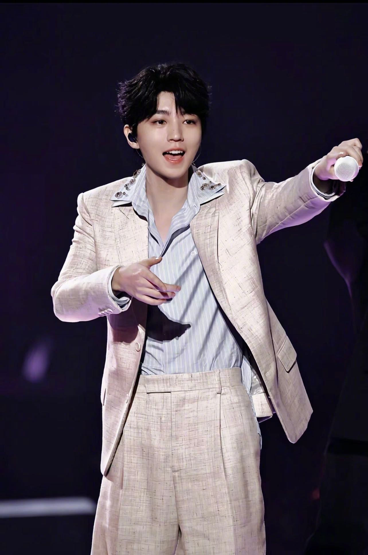 向全世界安利我家爱豆#王俊凯0921生日快乐每一次舞台的闪耀,都是你