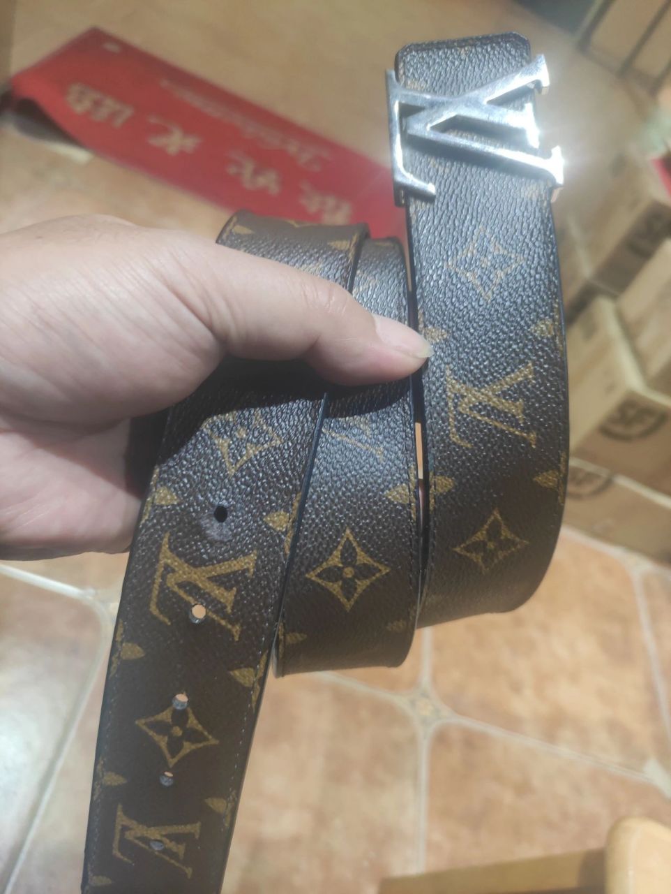 lv皮带扣孔裂修复 油边 美皮工坊专注奢侈品护理20年