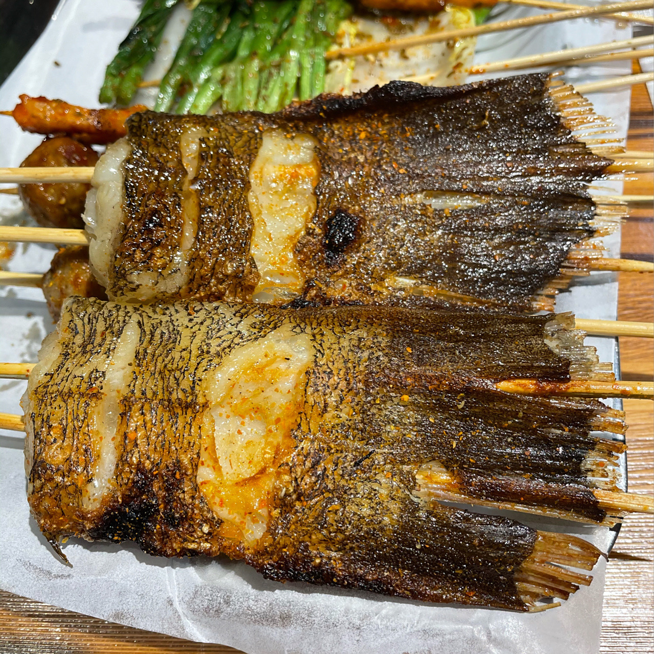 夜宵|嫩到爆汁儿的烤鱼尾,喜欢吃鱼不能错过 99三墩华彩国际,一条街