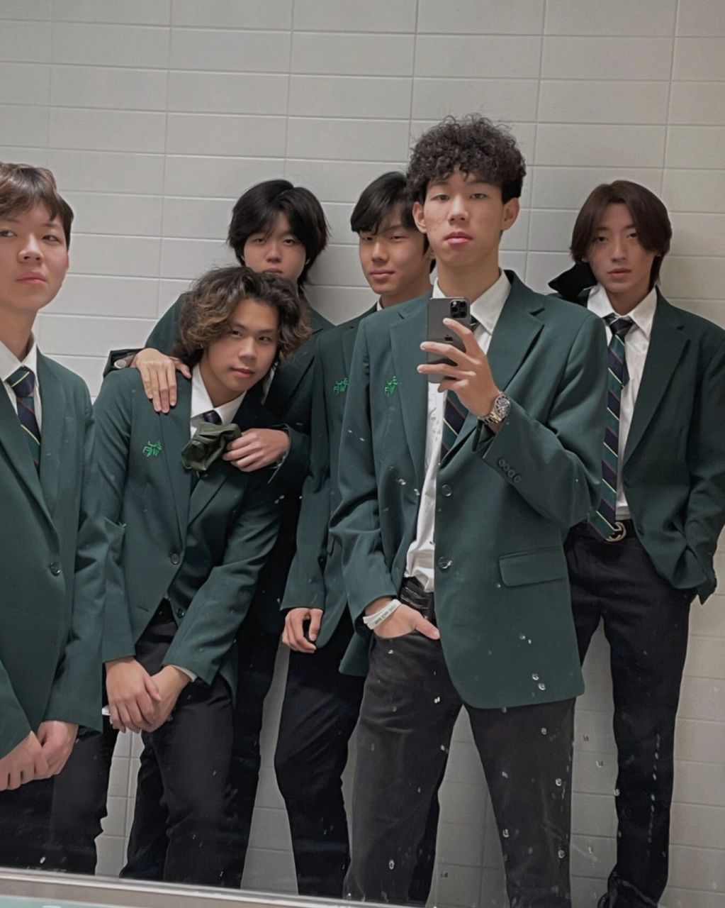 比比谁的校服难看 校服像链家房产