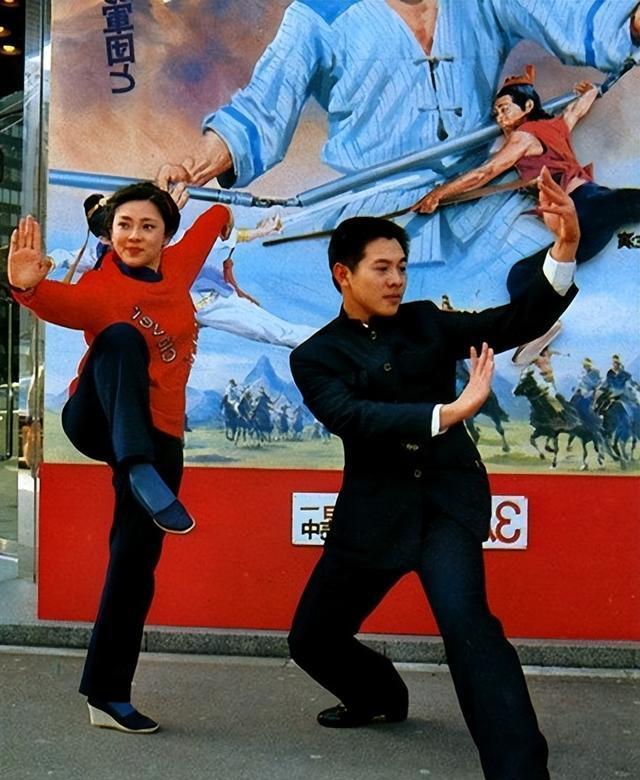 李连杰与黄秋燕的故事,从青梅竹马到劳燕分飞,不禁让人唏嘘