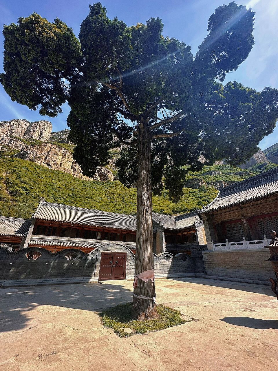 繁峙秘密寺|抵得上半个五台山的龙洞  秘密寺始建于北齐,唐代高僧木叉