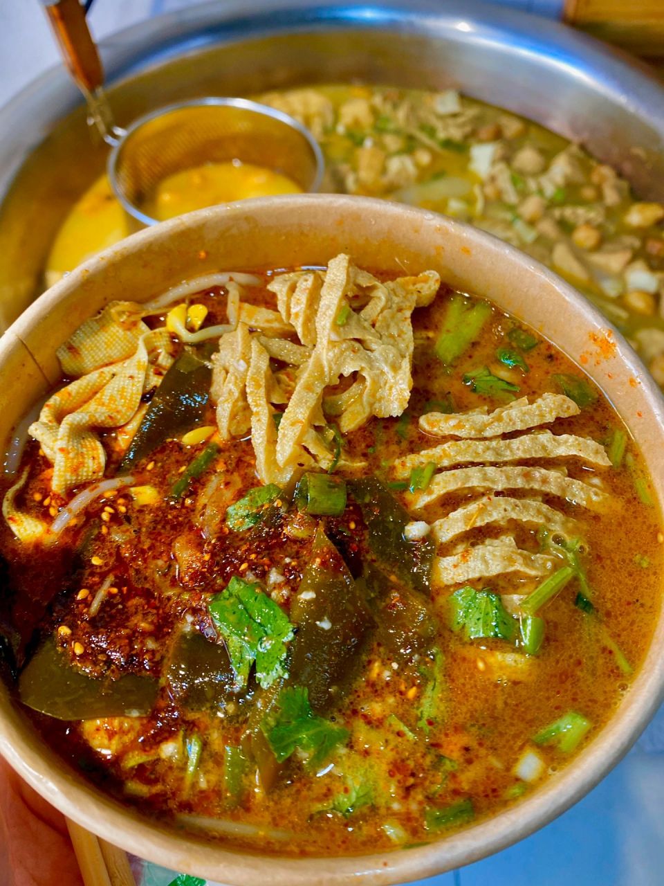 地图上都搜不到的宝藏美味!路边摊鸡汁豆腐串也太好吃啦!