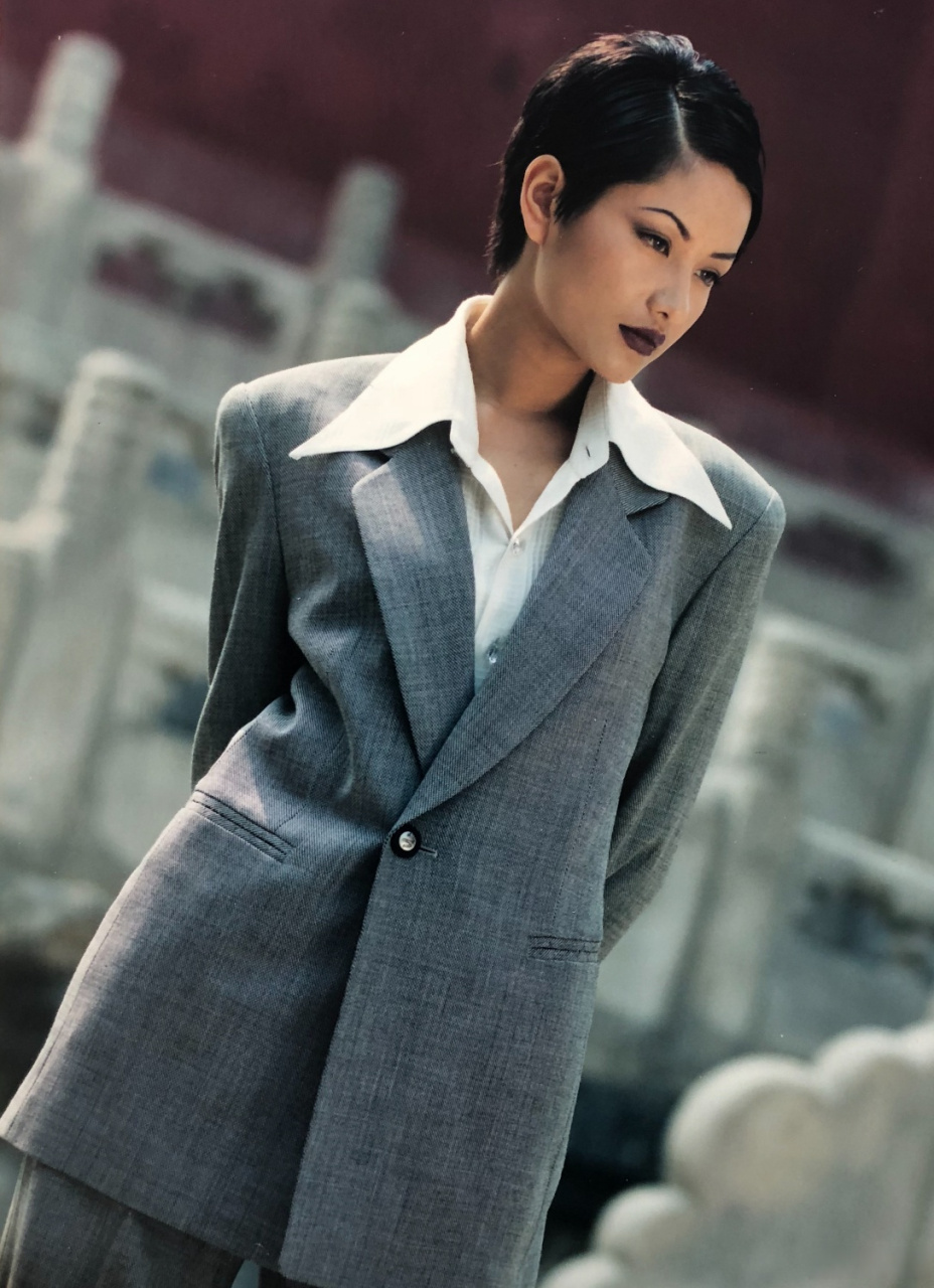 时光星赏# 瞿颖90年代的广告造型和走秀图.