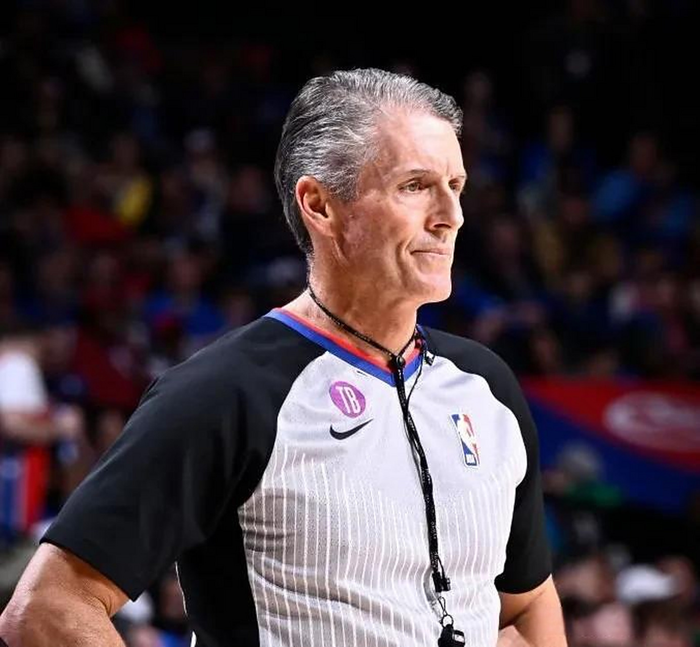 比尔·肯尼迪 ——米切尔欧文  斯科特-福斯特担任主裁判,第一副