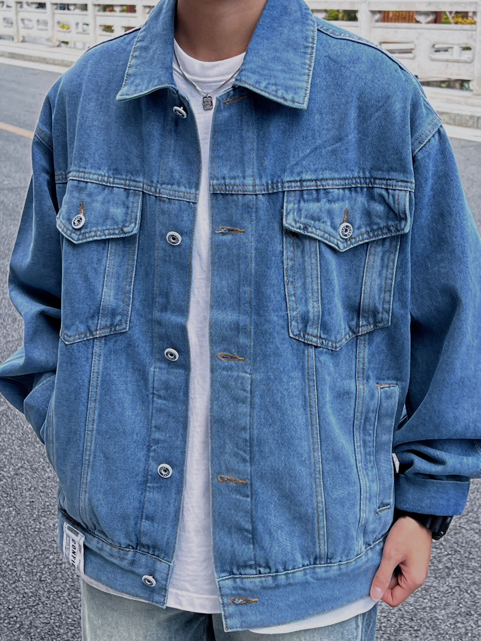 男生穿搭|春季一身基础牛仔搭配 简约基础款牛仔外套搭配浅蓝色牛仔裤