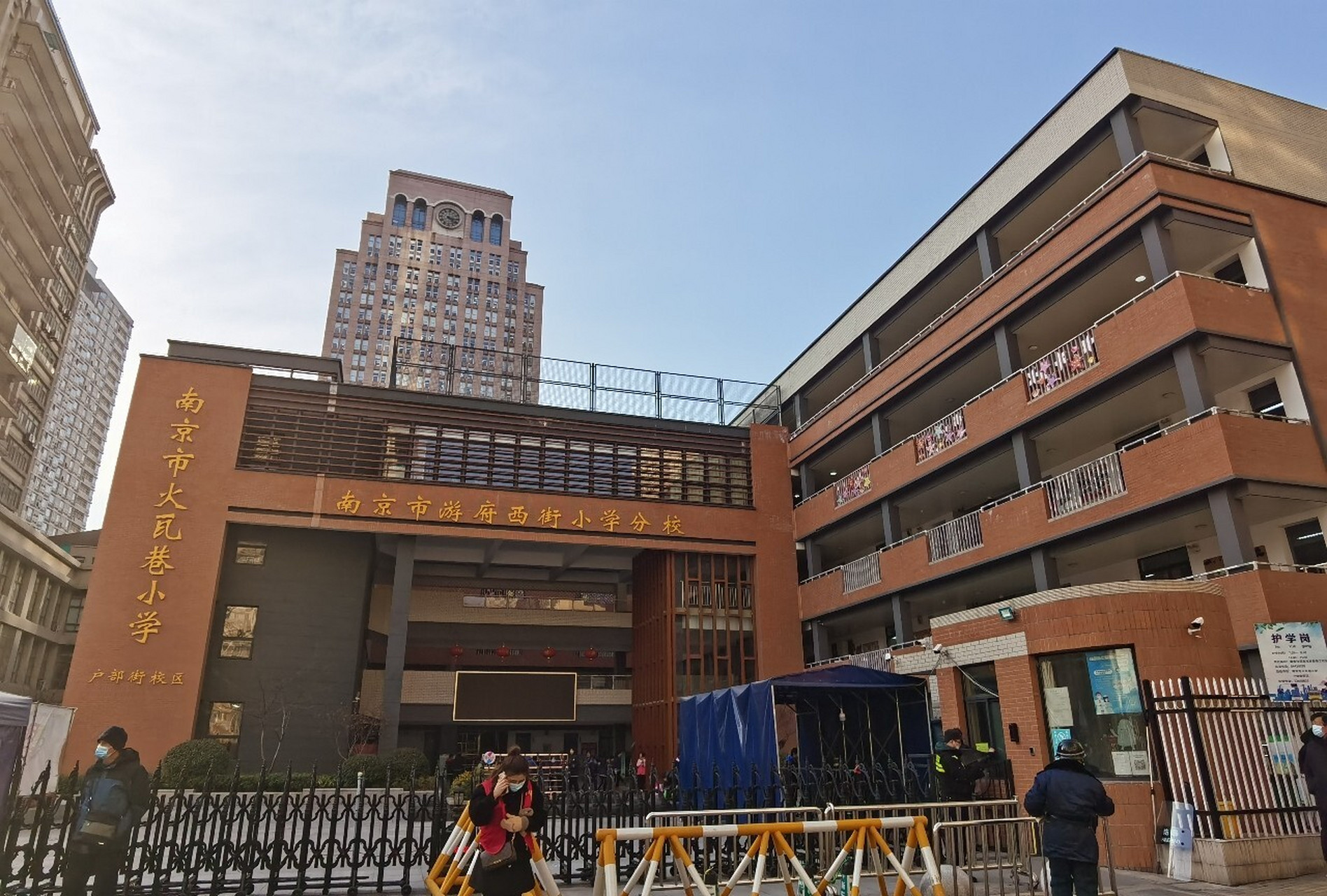 游府西街小学校园图片