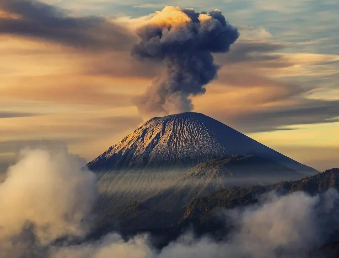 每日世界之最 世界上火山最多的国家 大家好!