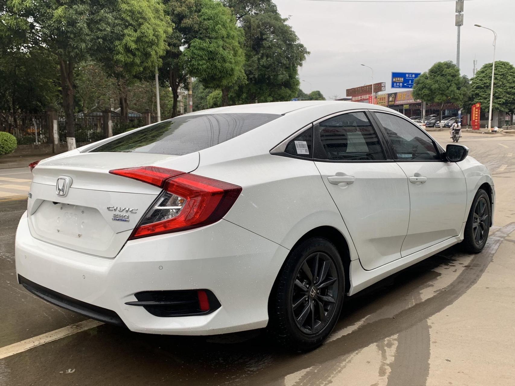 2019款东风本田思域燃动版 220turbo 《牌上间时》:2019年 《公  里